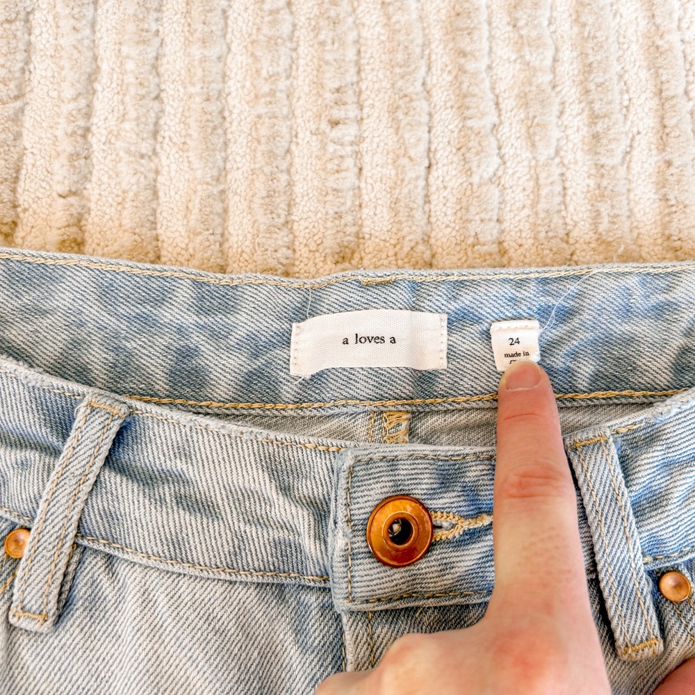 Classic High Rise Light Blue Jeans - Picture 3 of 4